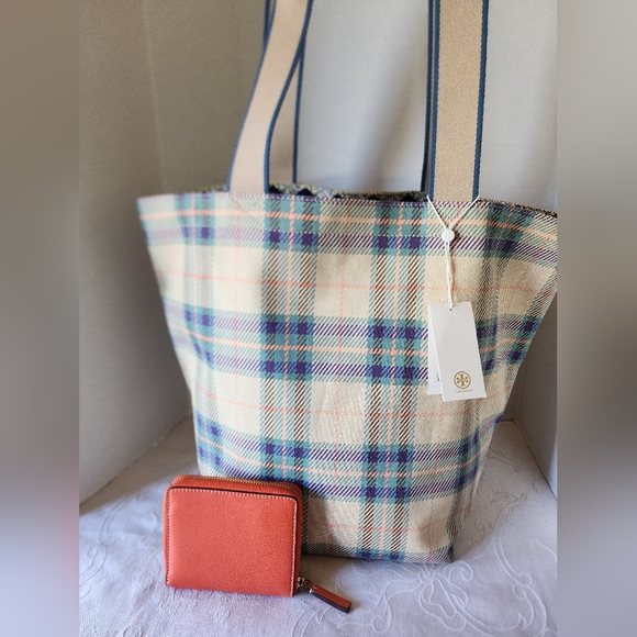 Tory Burch 2FER Gracie Reversible Canvas Tote with Perforated Zip Wallet - Picture 5 of 13